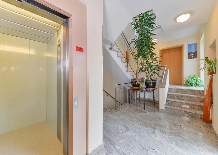 Peterhof Ξενοδοχείο Dietenheim